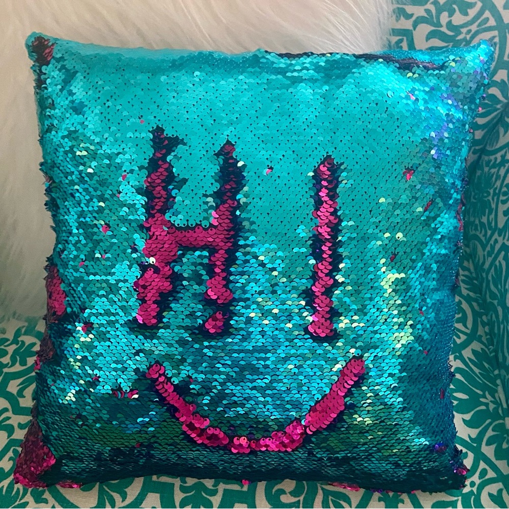 BNWOT Mermaid Sequin Decorative Throw Pillow